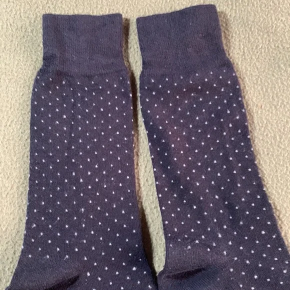 Lot of 5 Men’s dress socks.  2 brown 1 black Dockers, 1gray Gold Toe, 1 black - Picture 9 of 16